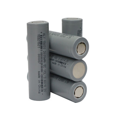 La haute déchargent 18650 Li Ion Battery rechargeable 2600mah pour la voiture à roues par deux